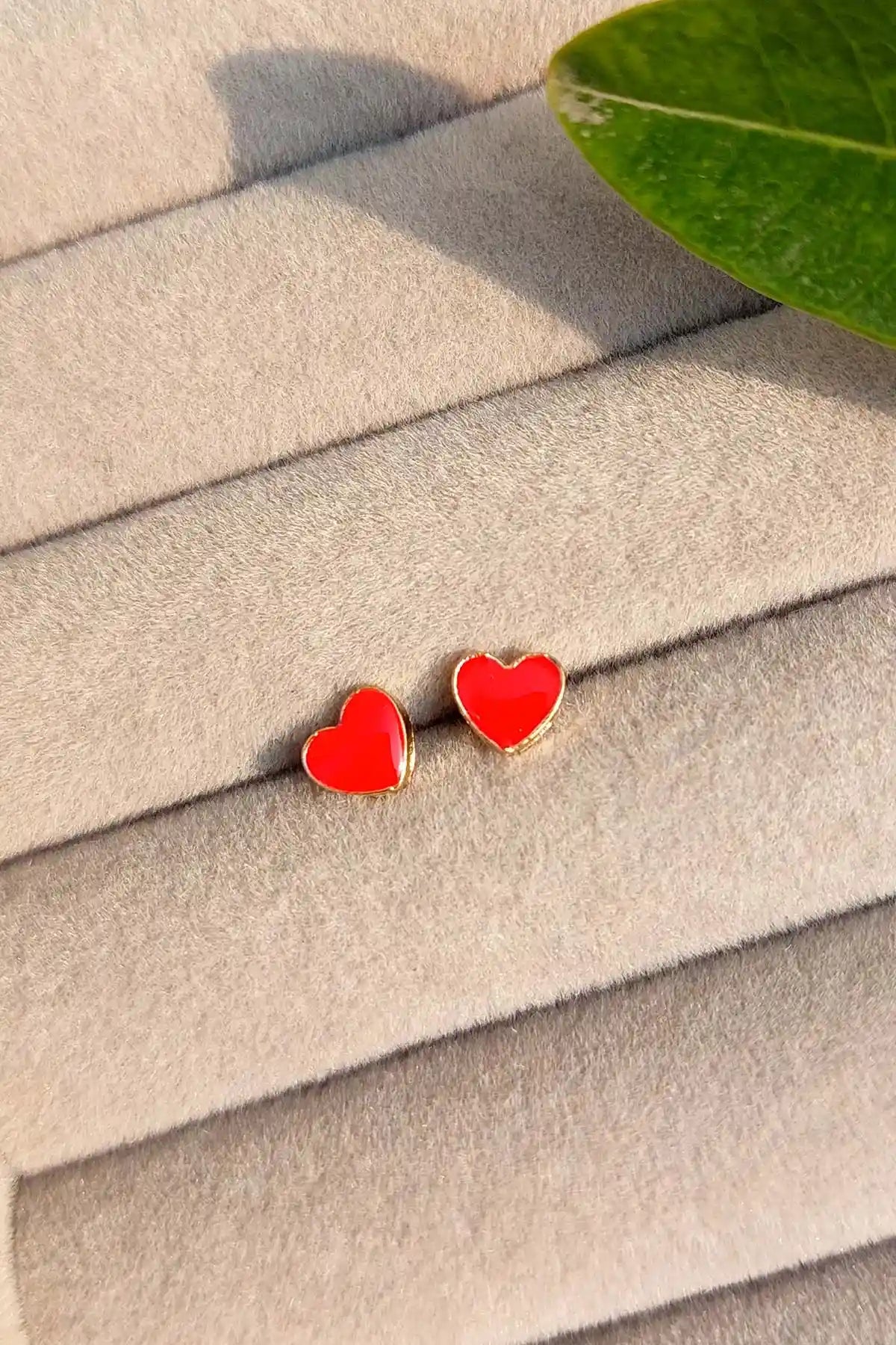 Red-heart-stainless-steel-studs-ST-018