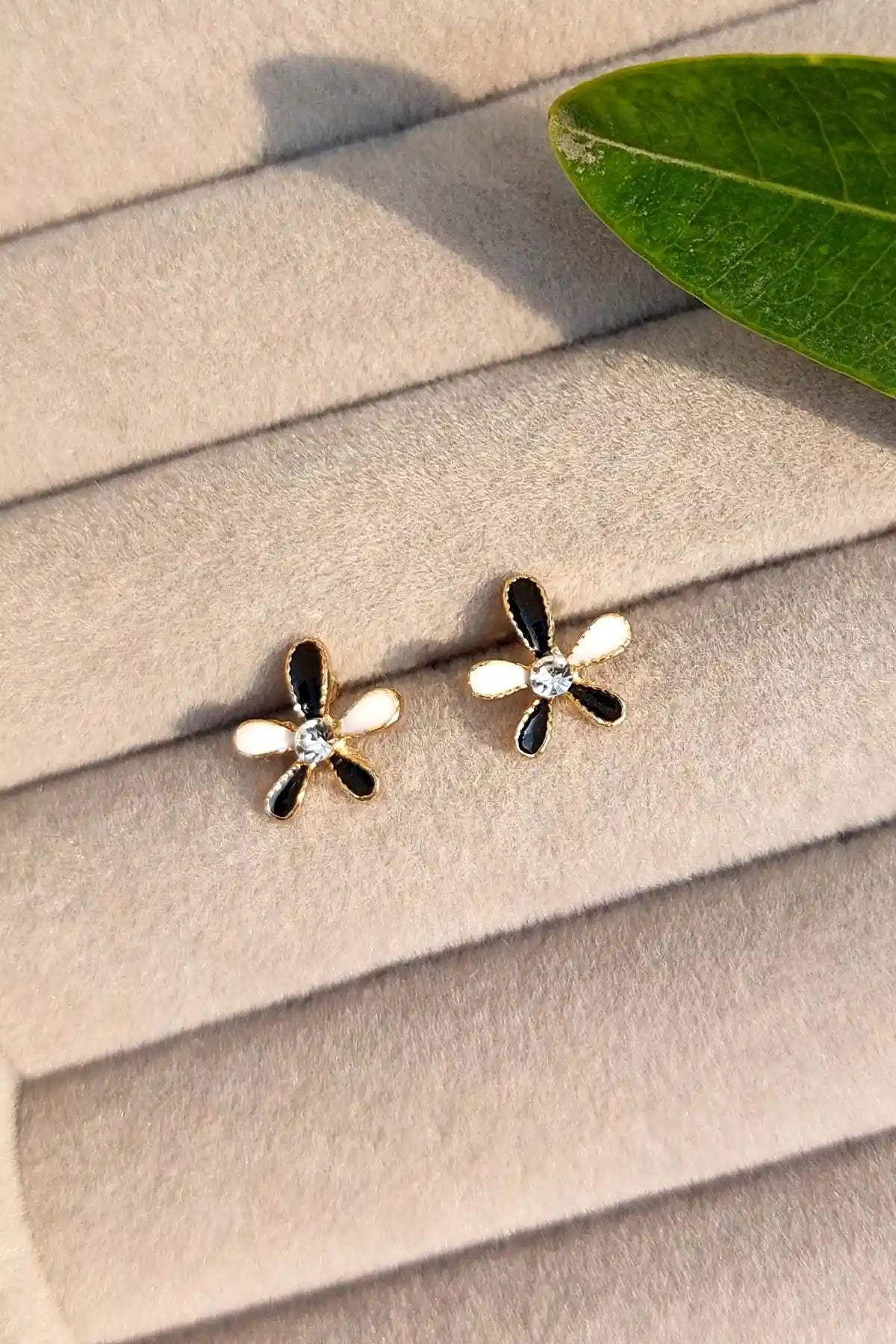 Daisy Flower Stainless Steel Studs ST-007